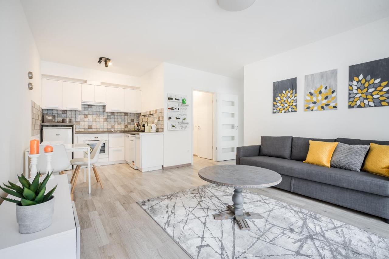Cosy Close To The Center With Parking Garage Apartment *